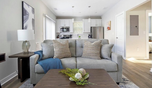 Landing | Stunning 1BD, Gym, Courtyard