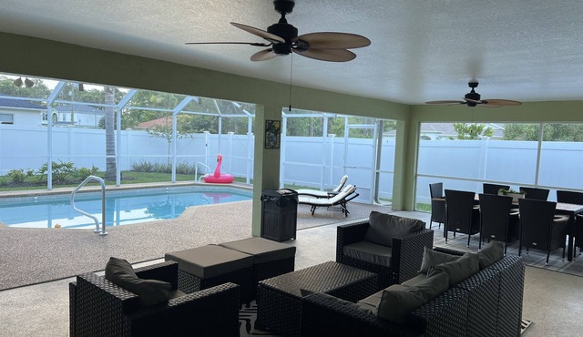 Large Charming House with Heated Pool and Outdoor Living