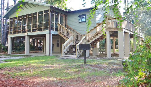 Large screen porch plus open deck, Good Price Value! Short walk to beach access