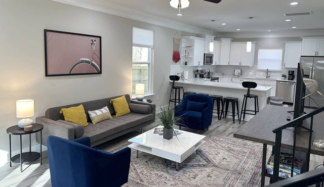 Lazy Deer Lodge - 10 Min. to US Whitewater Center & Uptown - BBQ - Fire pit - Garage - Fenced - Pets