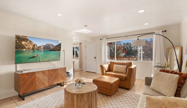 Light & Airy - Close to DT, Petco, & Little Italy!