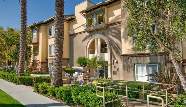 Lovely Mar Vista 1BR w/ Pool, Gym & Courtyard, nr Shops, by Blueground