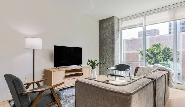 Luxe Interiors + Spa + Rooftop Pool | Steps to Waterfront | Ancora by AvantStay
