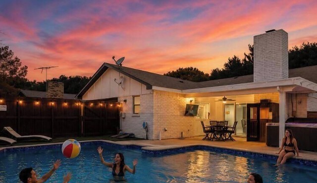 Luxurious Home with Pool, Grill, Sauna & Game Room