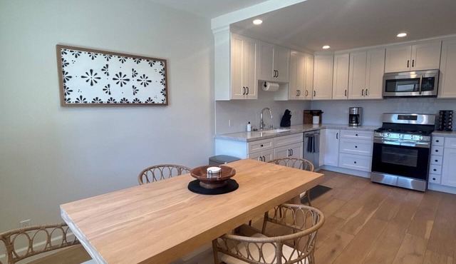 Luxury Coastal Malibu Retreat + Free Parking!