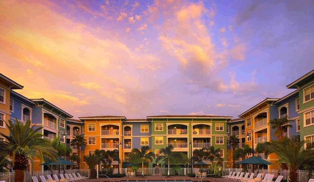 Luxury Condo in Weston