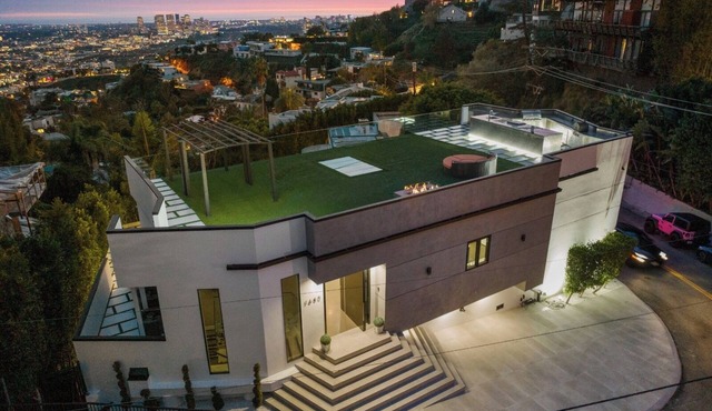 Luxury modern house in prime location