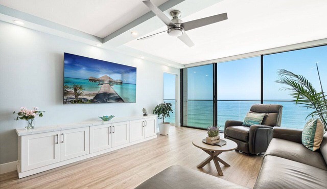 Luxury on Cloud 9! Amazing oceanfront views. 2 bedrooms 2 bath, Sleeps 6 guests.