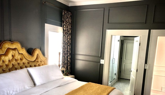 Luxury on-suite | Ideal Proximity to Uptown/NBA/NFL Stadium | Child/Pet Friendly
