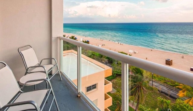 Made for Memorable Stays! Balcony, Outdoor Pool, Steps to Miami Beach Boardwalk!