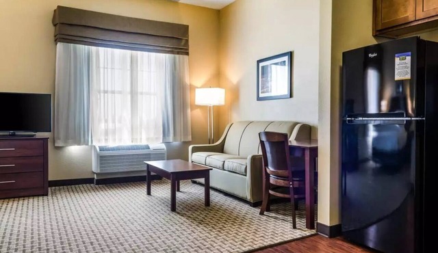MainStay Suites Hackberry Sportsman's Lodge