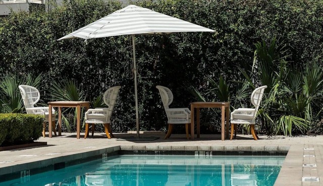 Mansion Queen, Hotel Ella, Historic Elegance, Modern Comforts, Central Location