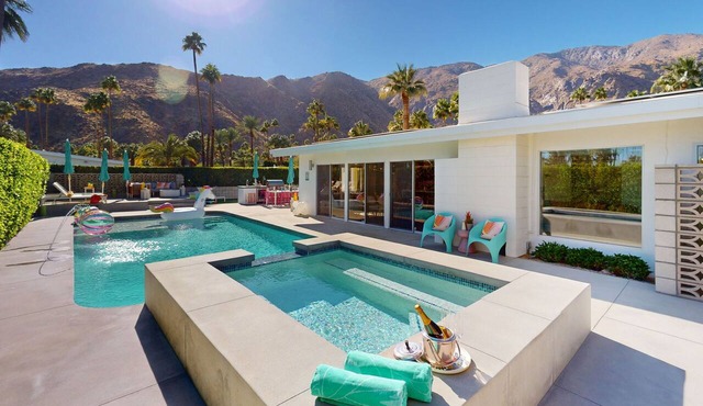 Mid-Century Alexander stunner with saltwater pool & spa - walk downtown