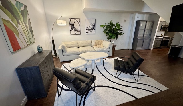 Modern 2-bedroom townhome in South End , Charlotte