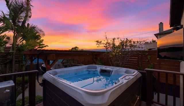 Modern Luxury | Hot Tub | 4 Blocks to Mission Bay!