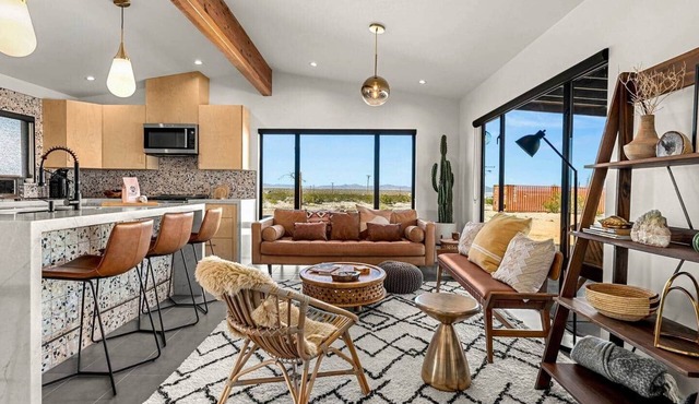 Modern on Mars | NEWLY REMODELED | SPA | Fire-pit