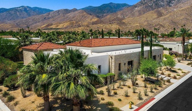 Modern Villa In Guard-Gated Community, Solar, Lap Pool, Spa, Casita, Pizza Oven
