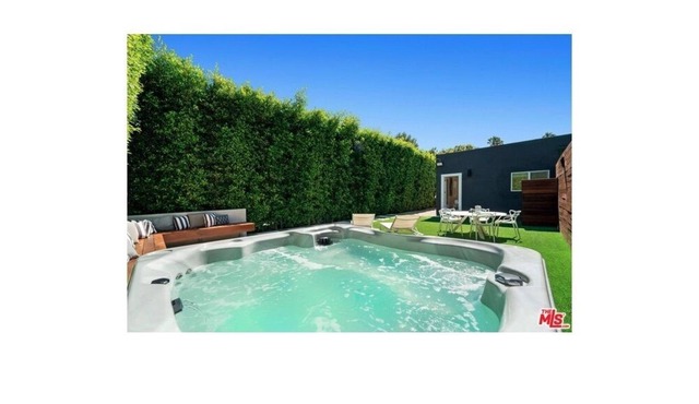Modern West Hollywood Bungalow | 2 Bedroom | 2 Bath | Private Hot Tub & Fire-pit