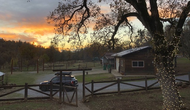 Mountain Getaway with private Waterfall Fall, Drive to Lassen, Burney Falls