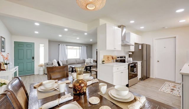Mtn-view Home w/Hot Tub: 8 Mi to Joshua Tree!