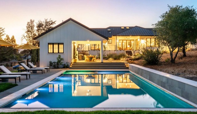 NEW 3 BD, Pool, Spa & Wine Tasting Included
