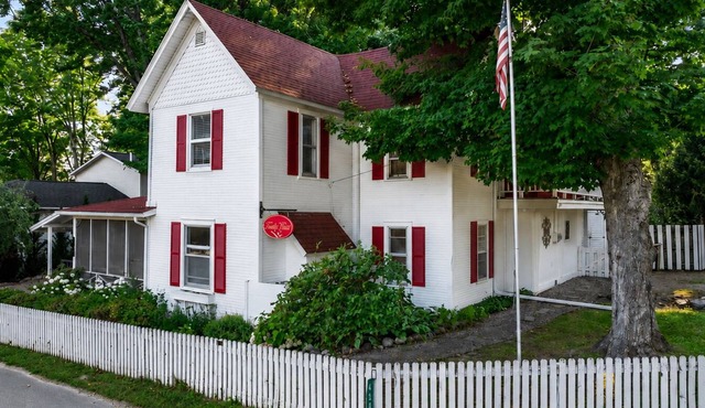 *NEW* Charming Walloon Cottage with Dock Access!