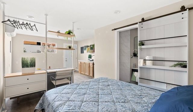 New large room in walkable San Diego neighborhood