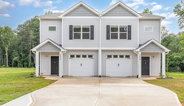 NewDuplex! 6Bed 5Bath - HotTubs - Sleeps 12!