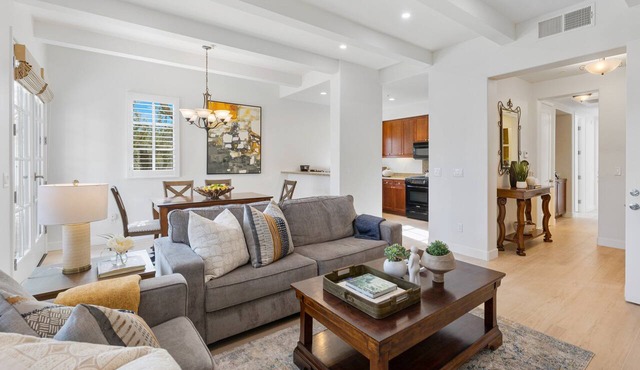 Newly Remodeled Single Story Townhome, Spanish Fountain View, Pet Friendly! - Ground Floor (H90)
