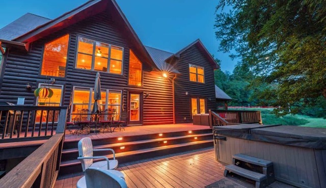 Nottely and Nice-Riverfront,dog friendly,hot tub