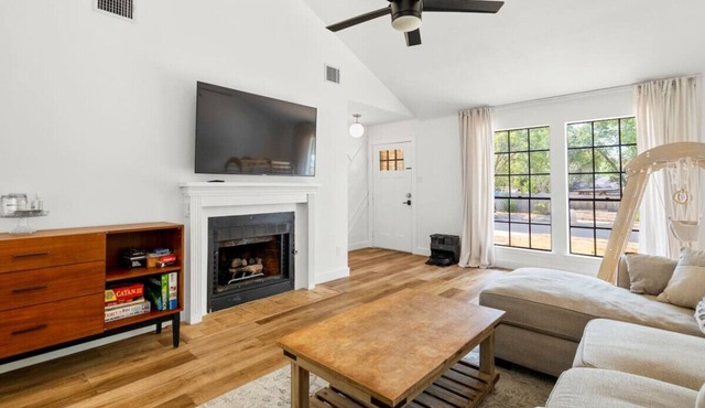 Office, Patio, Yard, Pet Friendly, Playground