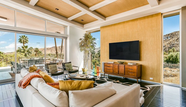 One-of-a-kind luxury home with private pool & spa, WiFi, AC & on-site ruins