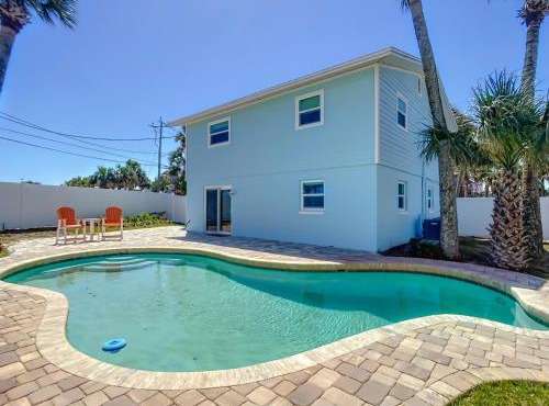 One Piece ~ Duplex with Pool ~ 2 Minutes from Beach Flagler Avenue