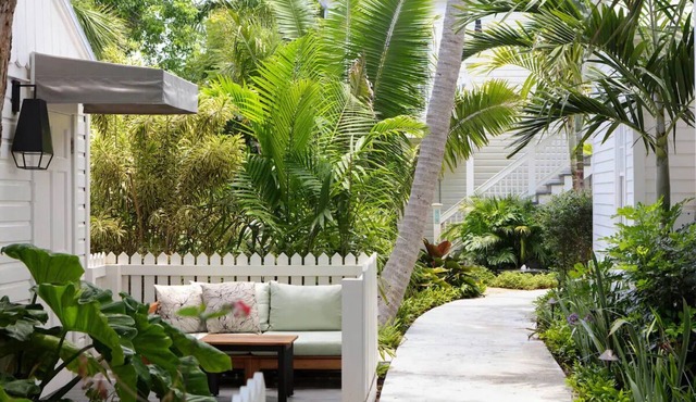 Peaceful & Relaxing Key West Bungalow, Near Famous Duval Street, Free Breakfast!