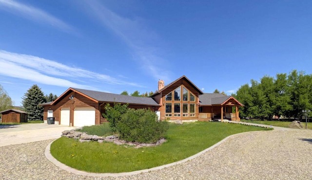 Peaceful Riverfront Escape with Fishing & Recreation in Idaho in St. Anthony