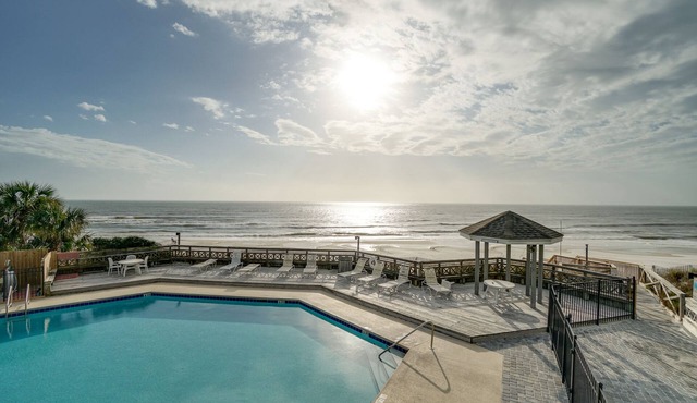PERFECT FOR COUPLES/FAMILY OF 4! 2BR/2.5BA BAY VIEWS & ACROSS FROM PLAYGROUND!