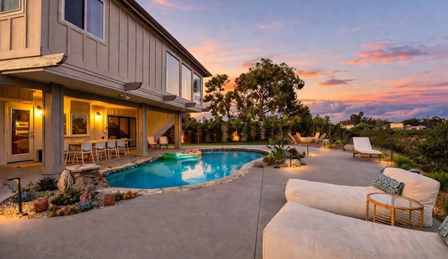 Pool, Jacuzzi and Canyon Views! | 10 Min to Beach