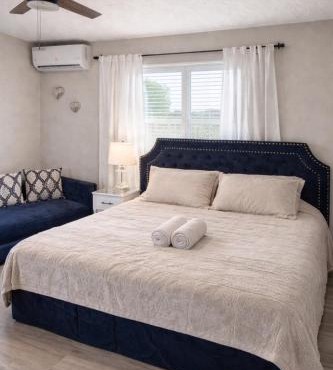 Private suite 3 miles from beach