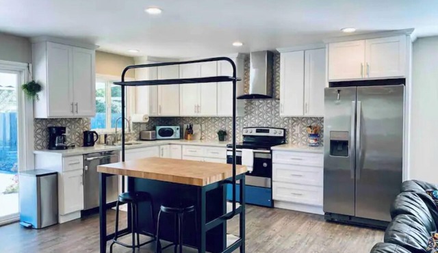 Remodeled 3BR Home, 4-Car Parking, Sleeps 10, Silicon Valley