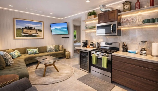 Resort Perks: 7 beds, Bunga.low, full kitchen, deck
