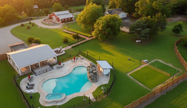 River Valley Place-Pool Spa Pickleball GameBarn EV