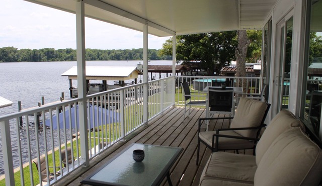 Riverfront Retreat-Private Dock; Fishing, Boating & Peaceful Getaway in Welaka