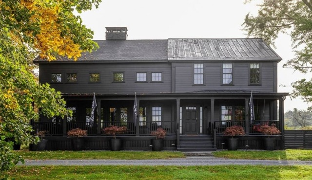Rode Barns - Farmhouse compound near Hudson