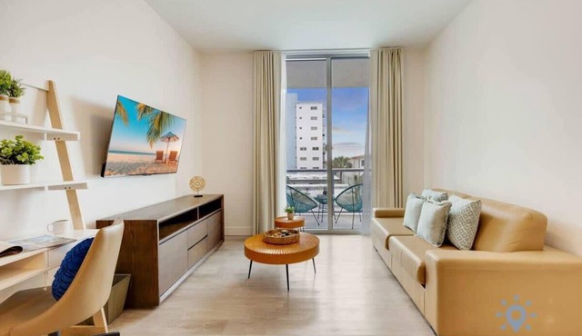 Rooftop Pool & Hot Tub + Gym|Hollywood Beach