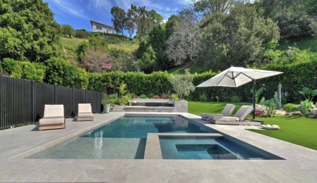Round Valley Residence - Sherman Oaks Hillside Retreat with Pool and Spa
