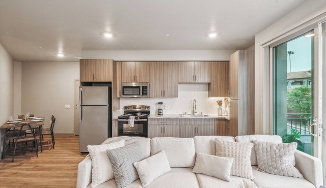 San Diego Stunner! Spacious 3-Bedroom, 2-Bath apartment in delightful with, AC.