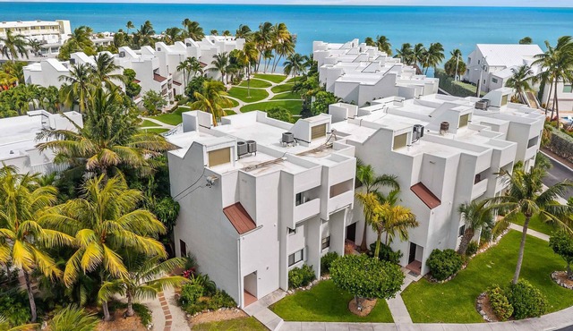 Sandbar Serenade, Private Beach, Heated Pool, Key Colony Beach