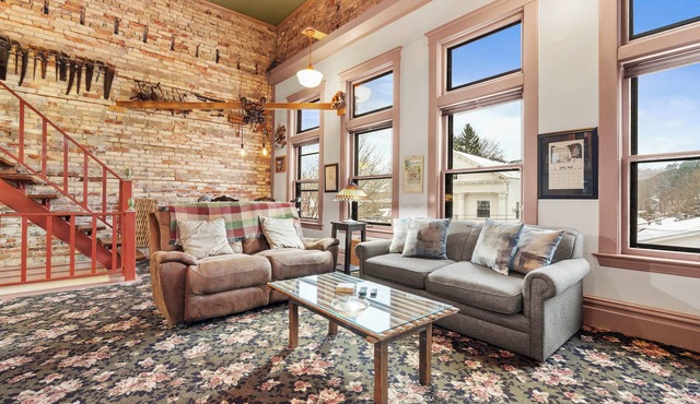 Saugatuck Retreat in Historic Downtown!