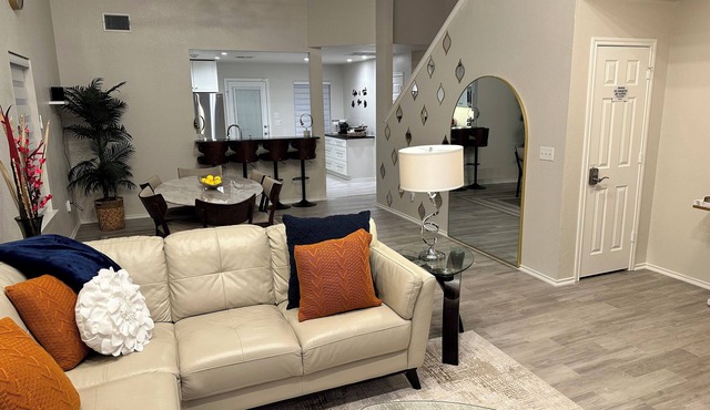 SkyHome, Sleeps 12, Game Room, Airport Tesla COTA
