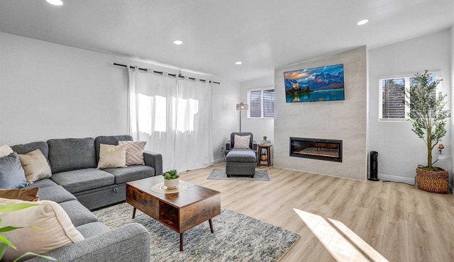 Sleeps 16 mins from Beaches, Outlets & Military base